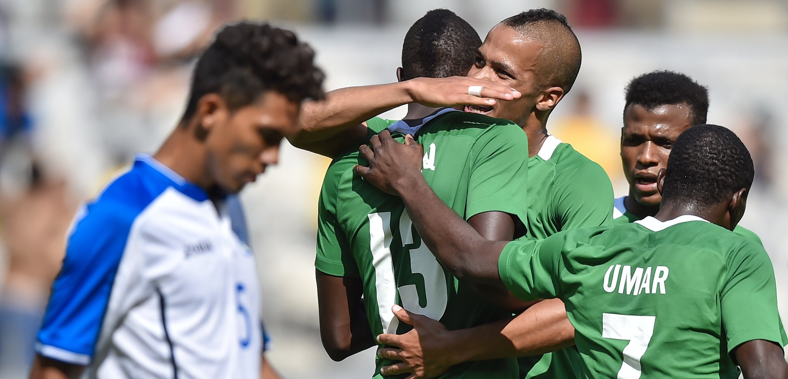 JJOO02. BELO HORIZONTE (BRASIL), 20/08/2016. Jugadores de Nigeria celebran un gol hoy, sábado 20 de agosto de 2016, durante el partido que disputan Nigeria y Honduras por la medalla de bronce del torneo de fútbol de los Juegos Olímpicos Río 2016 en el Estadio Mineirão de Belo Horizonte (Brasil). EFE/YURI EDMUNDO