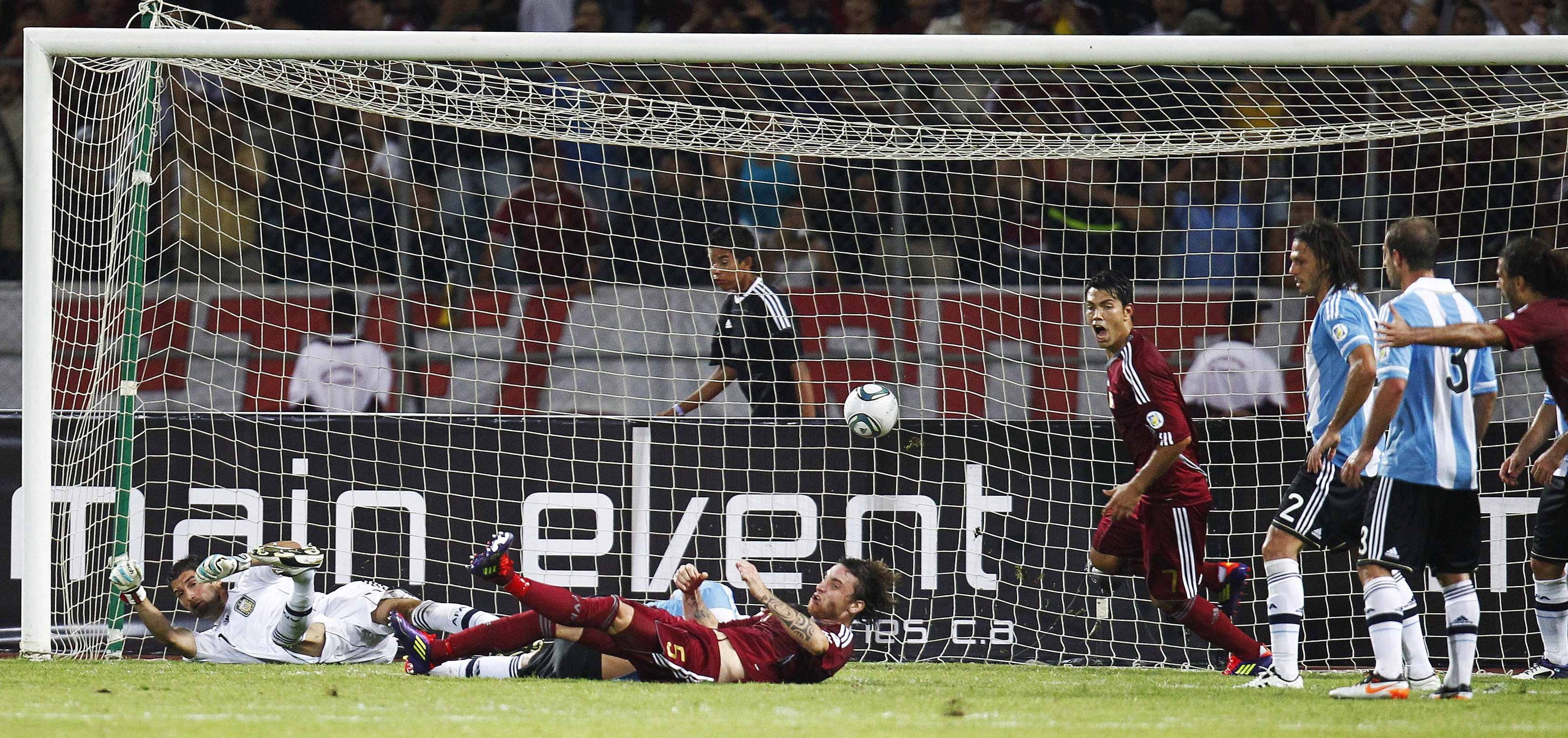 Venezuela's Fernando Amorebieta (5, on the ground) scores against Argentina during their World Cup 2014 qualifying soccer match in Puerto La Cruz October 11, 2011. REUTERS/Jorge Silva (VENEZUELA - Tags: SPORT SOCCER)