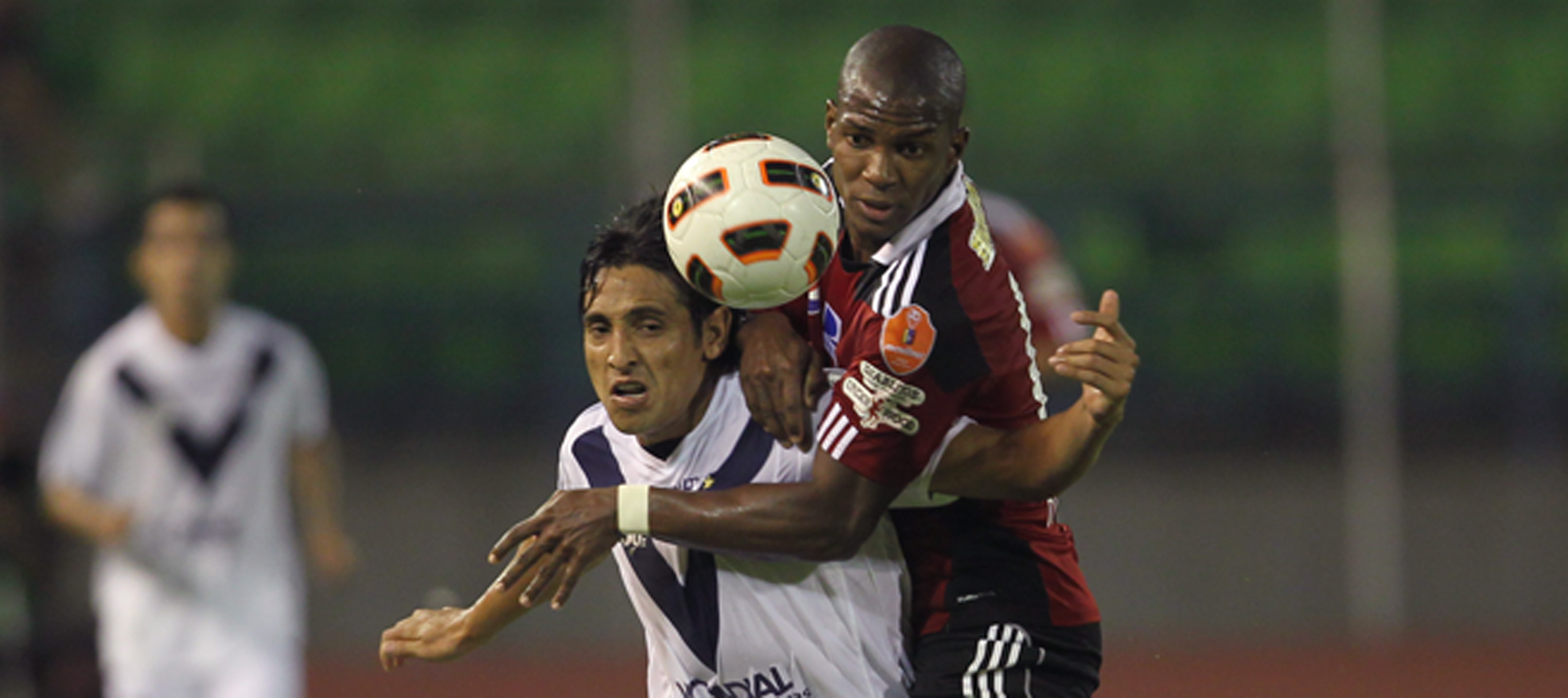 libertadores_2011_caracas_velez_cabezas_dragone656x292