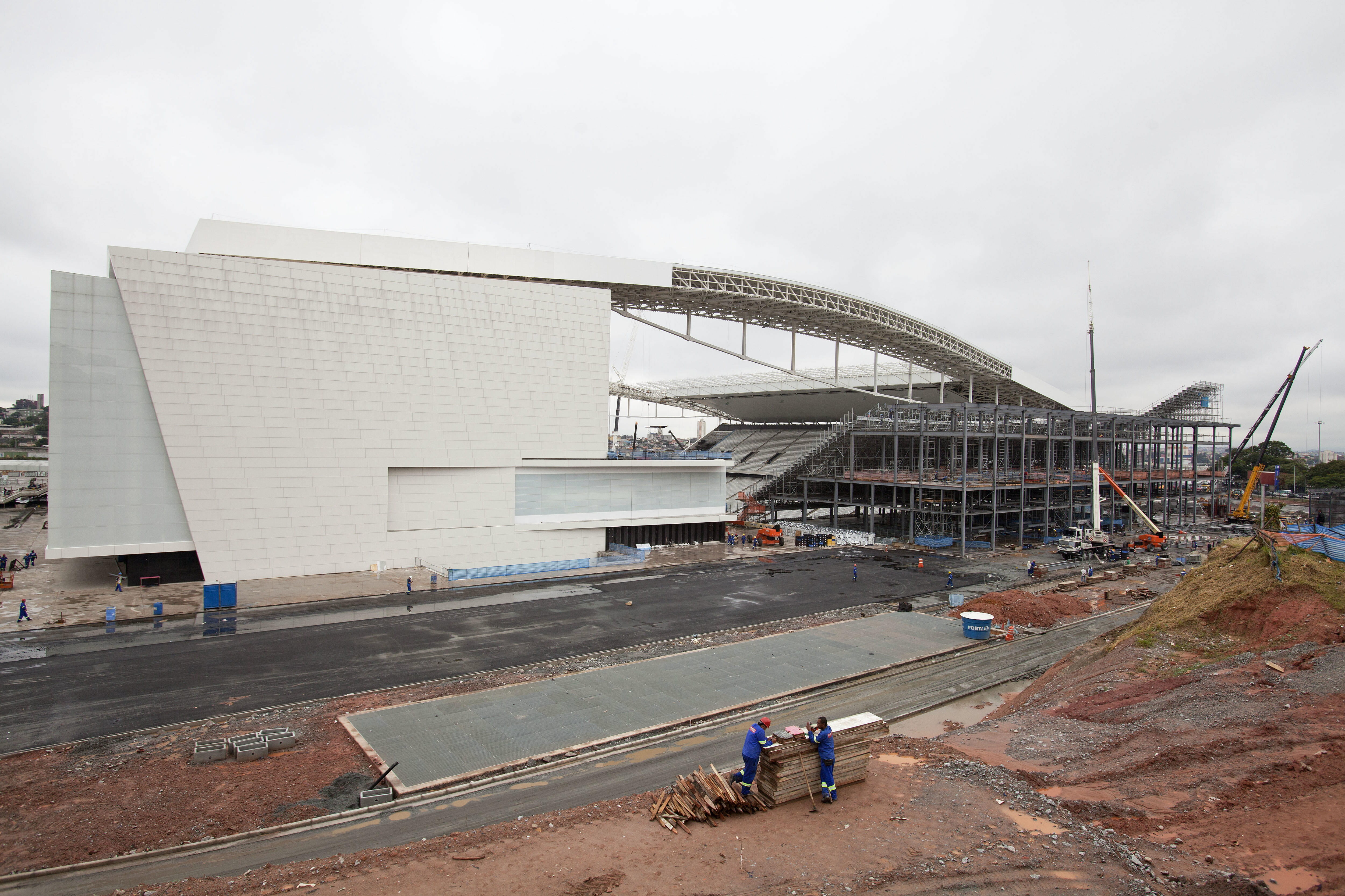 CONSTRUCTORA ODEBRECHT ENTREGA OFICIALMENTE EL ESTADIO ARENA CORINTHIANS