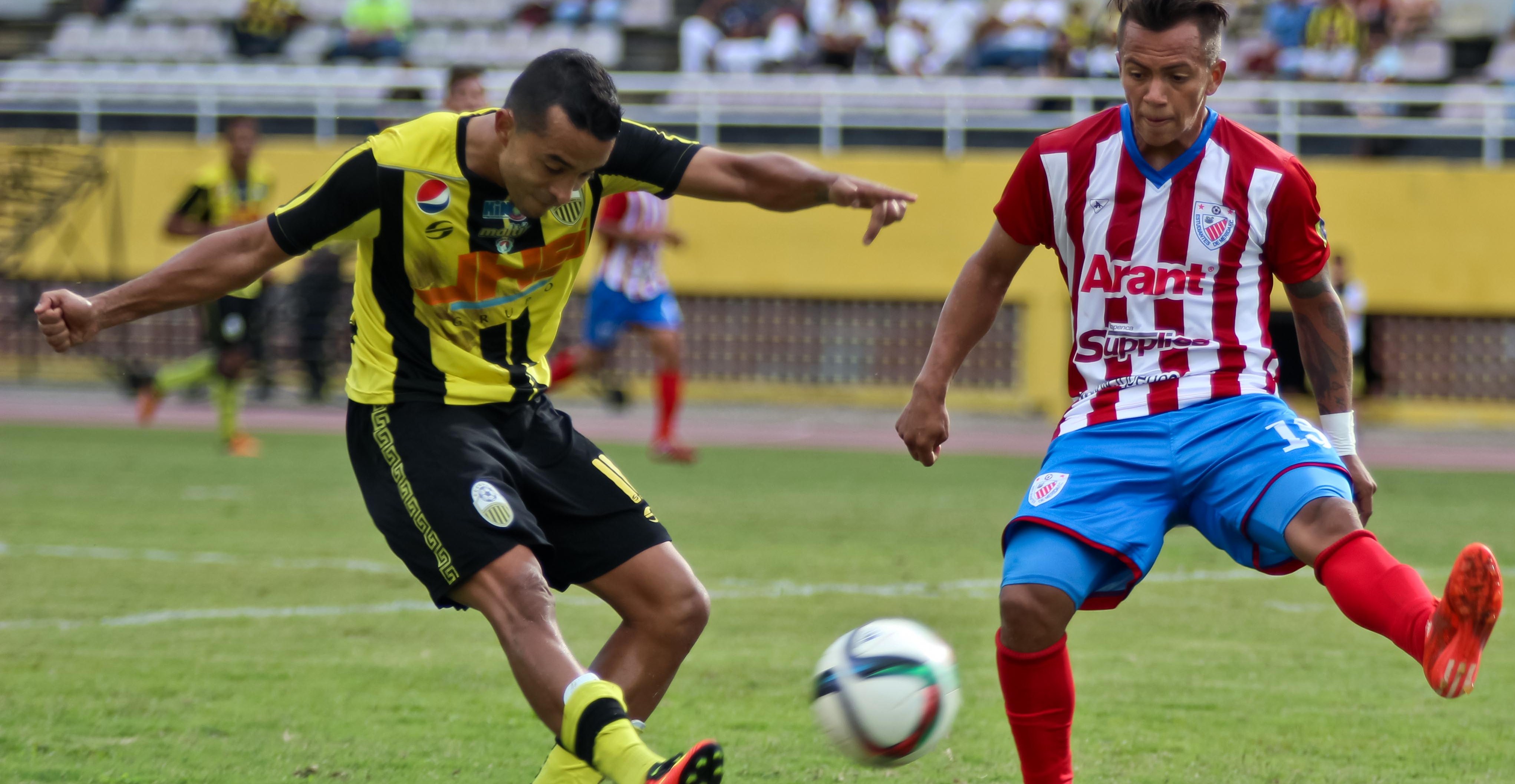 Aspectos generales del encuentro correspondiente a la décima primera jornada del torneo Clausura 2016 del Futbol Profesional Venezolano, Copa TRAKI, entre los equipos Deportivo Tachira FC Vs Estudiantes de Merida FC, realizado en el estadio Polideportivo de Pueblo Nuevo en San Cristobal Estado Táchira en Venezuela, el 21 de agosto de 2016 (Gennaro Pascale Caicedo / Prensa Deportivo Tachira)