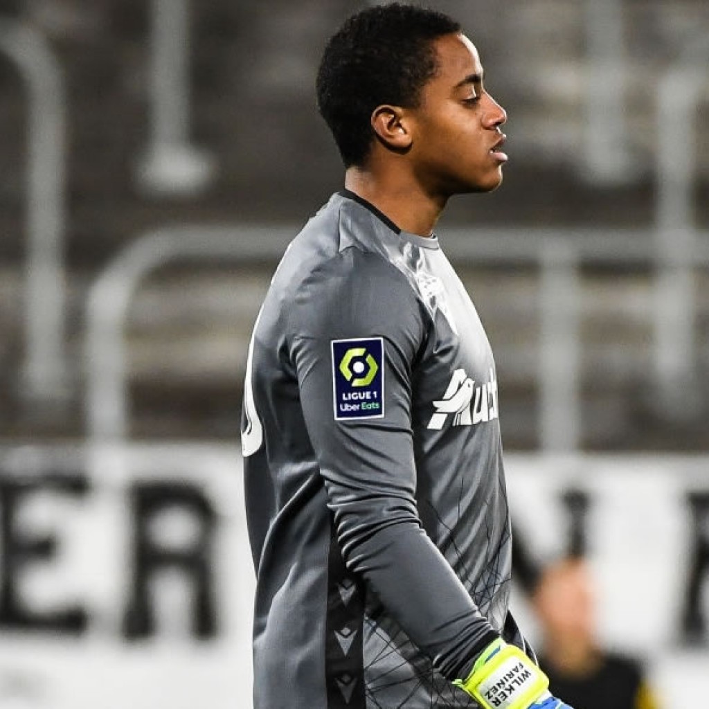 Fariñez debutó con el Lens en la liga francesa